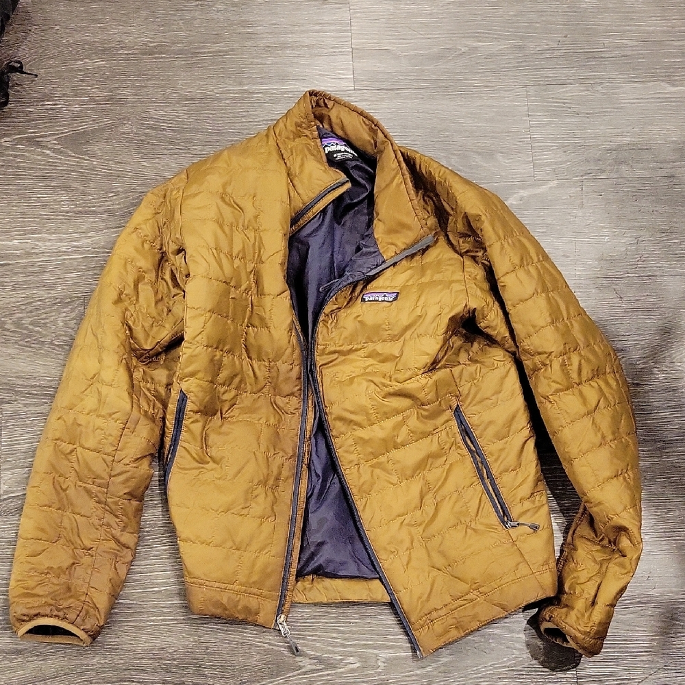 Patagonia Men's Tan Quilted Puffer Jacket